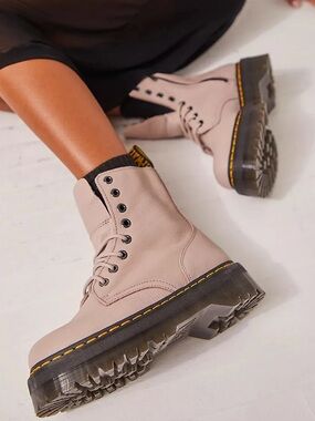 Dr. Martens Jadon III Boot Pisa Leather Platforms Vintage Taupe / Beige zip up